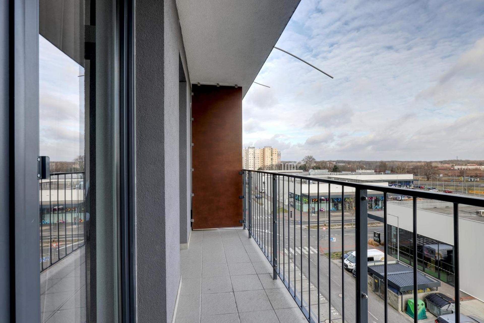 Star Cozy Apartment In A Modern Neighborhood 布拉迪斯拉发 外观 照片